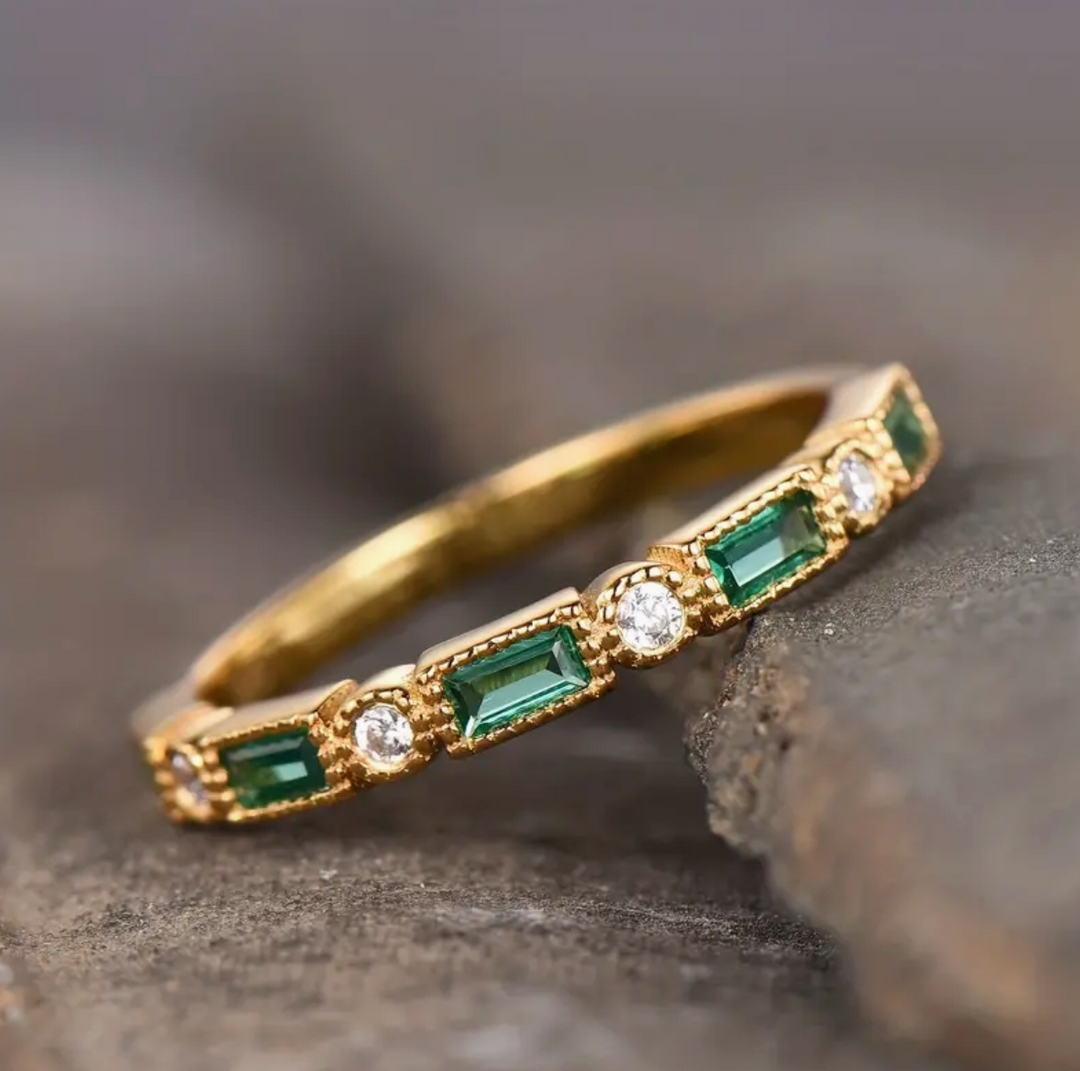 Elegant Inlaid Green Zirconia Gold Ring