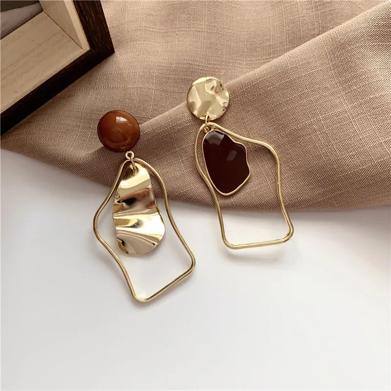 Elegant Golden Brown Earrings